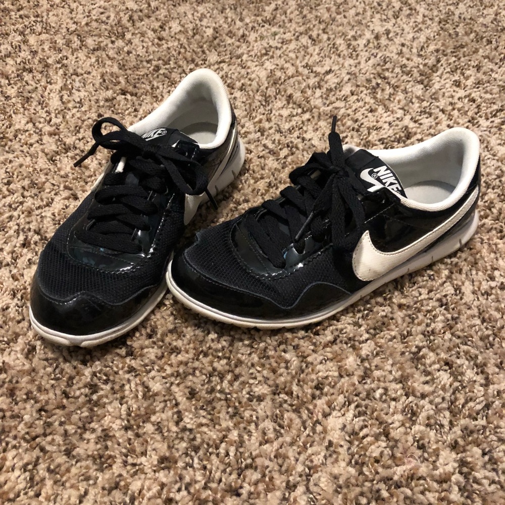 Black Nike Sneakers